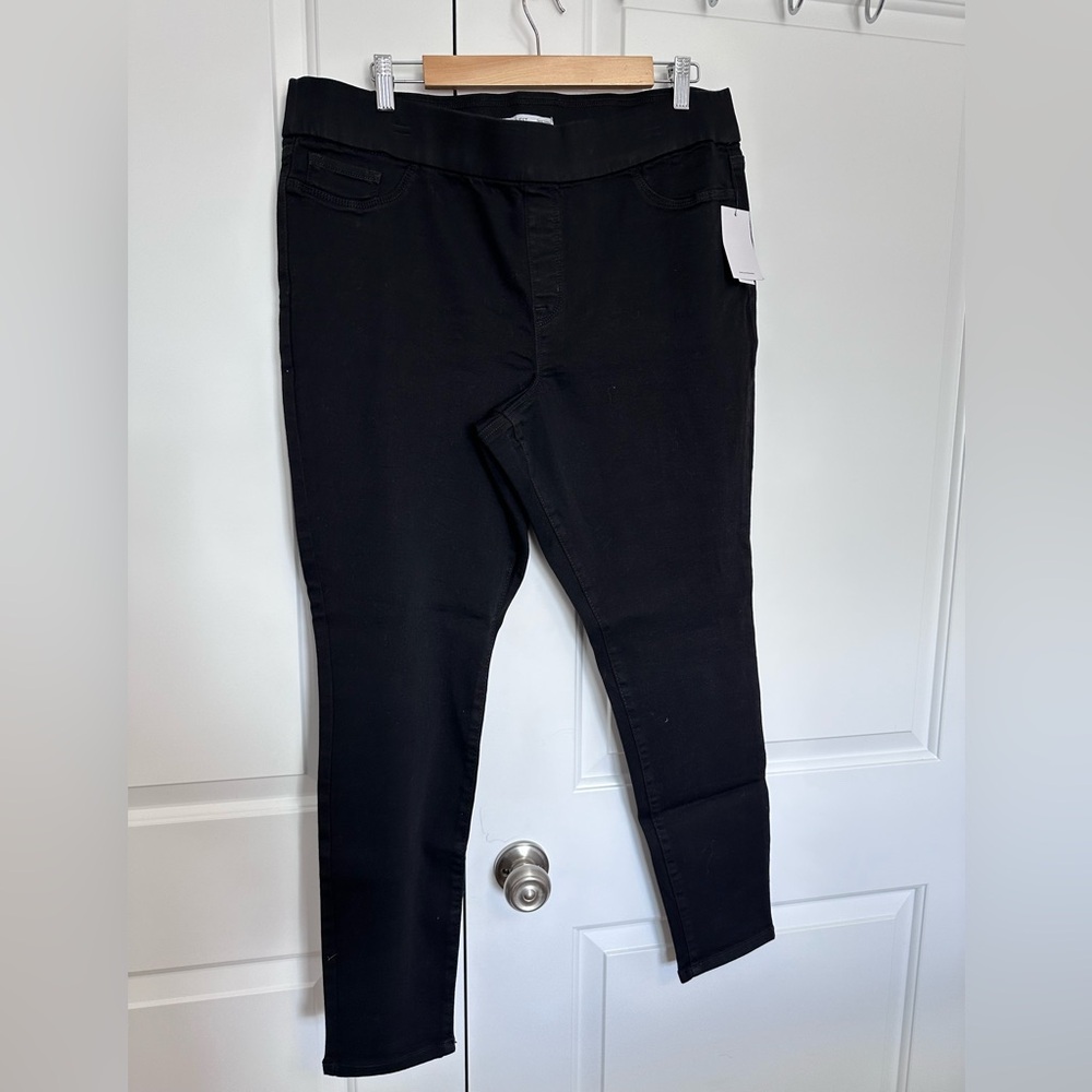 Black, pull on skinny jeans - Nine West